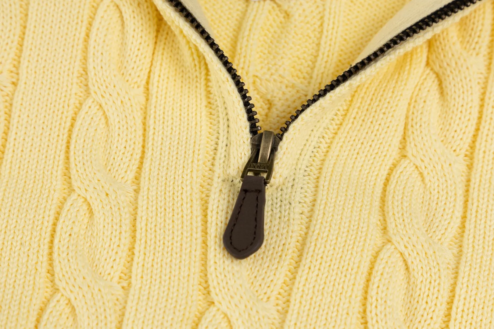 P236 #R92 RALPH LAUREN Ralph Lauren fifteen colors classic small label embroidery logo turtleneck pullover half-zip knitted cable sweater with high-density LOGO embroidery on the chest and original customized tag accessories. Made of pure cotton yarn, pure cotton is skin-friendly and comfortable, small label war horse embroidered twist turtleneck sweater 🐎 high quality, follow the blogger to learn how to wear it! Let’s buy a Ralph Lauren cable sweater. It’s a super hard-to-find series after it became popular. It’s hard to find one on the official website. It’s simple and practical to wear, with a lazy and loose feel. The thickened fabric has more texture, feels soft and delicate, and has a loose fit. Whether worn alone or layered, you can wear different styles of fashion with just one piece!   Size：XS S M L